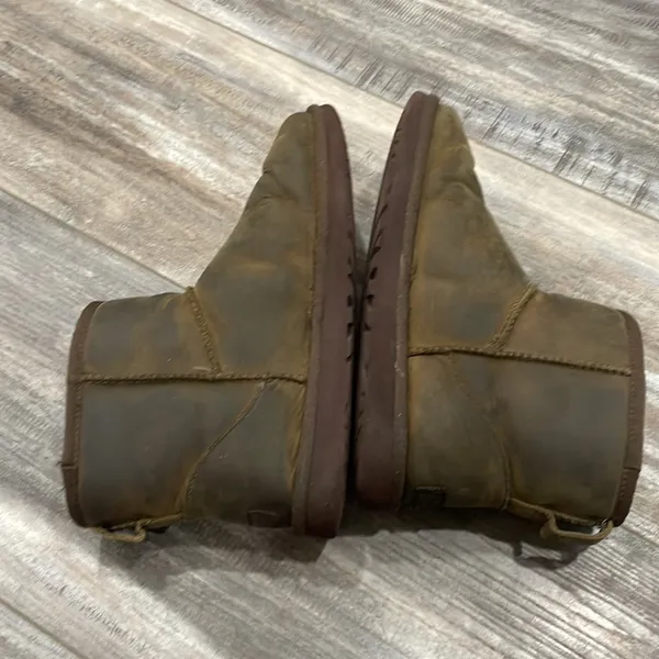 UGG Classic Mini Leather Bomber Boot - Image 4