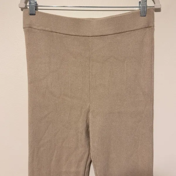 Abercrombie & Fitch Beige Ribbed Knit Flare Wide Leg Slit Pants Size Large - Image 4