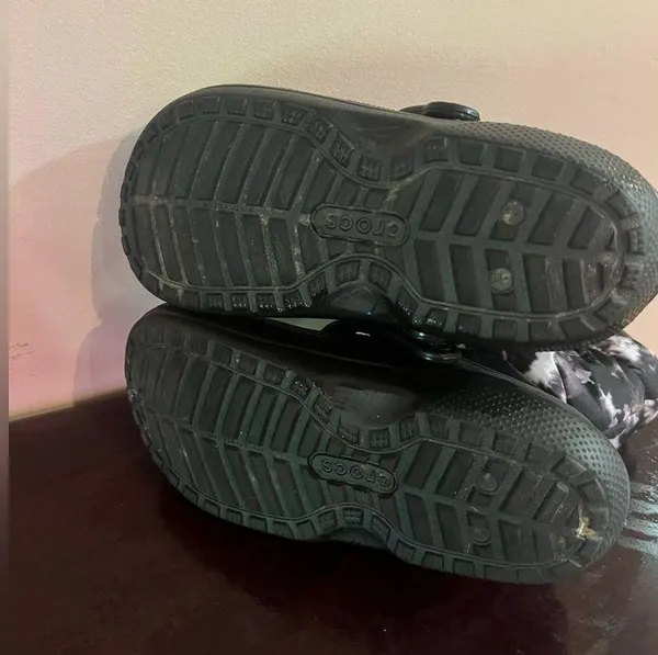Crocs Classic Lined Women's Winter  Boots size 7 - Image 2