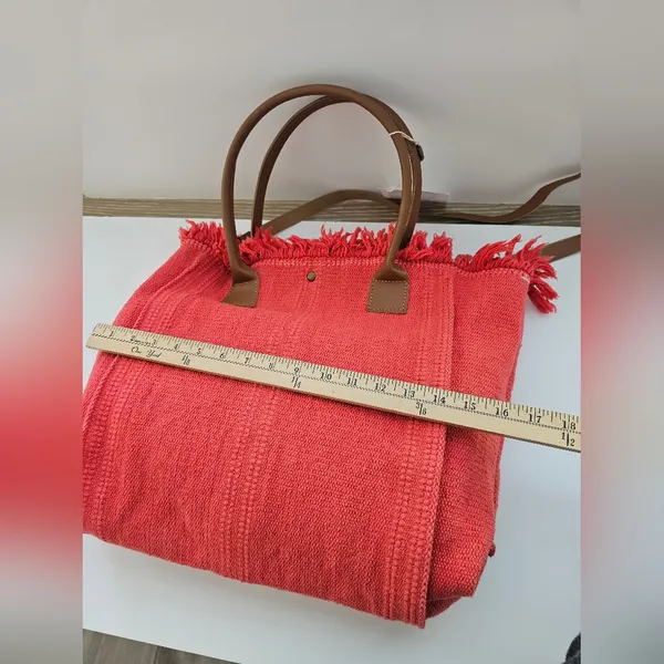 NWT TSD12 Coral Woven Boho Tote with Leather Trim & Crossbody Strap - Image 6