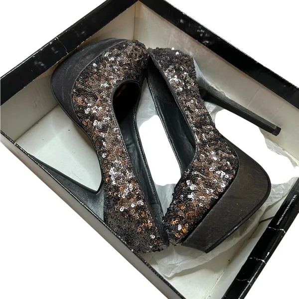 New in Box Shimmer Diva SM New York Women's Sequin Black & Silver Stiletto Pumps - Image 2
