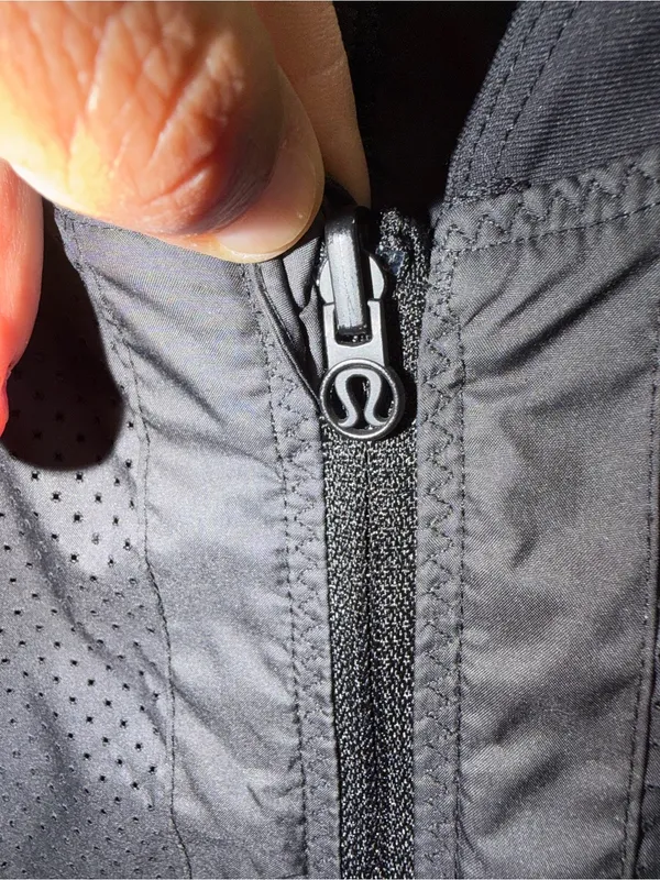 Lululemon Lightweight reversible Bomber Jacket. Women’s 8! Sleek fit. - Image 3