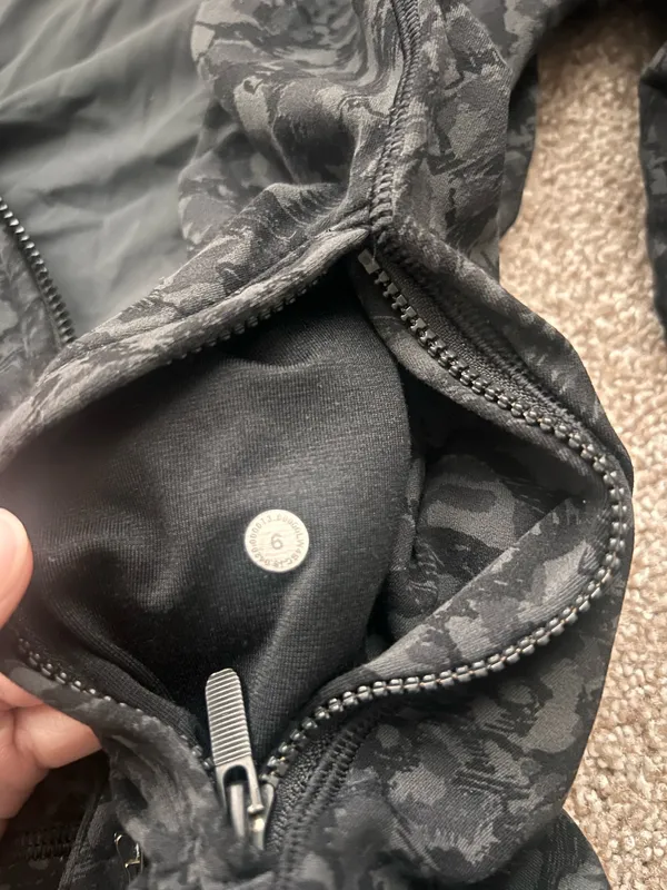 Lululemon Jacket Full-Zip and leggings - Image 2