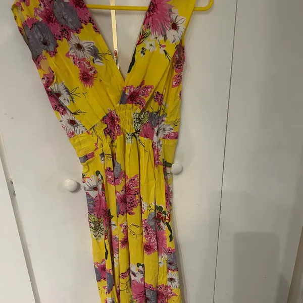 Vibrant Yellow Sleeveless V-Neck Maxi Dress - Image 4