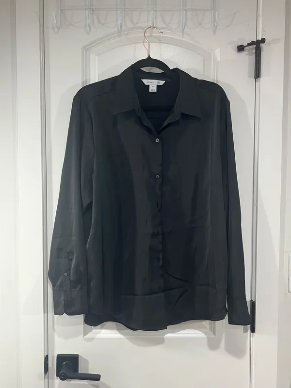 Old Navy Women’s Button up Top - Image 3