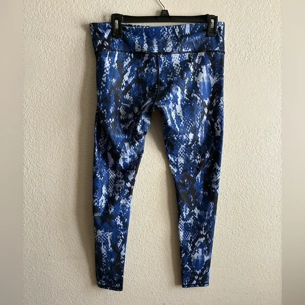 Alo Yoga Blue Snake Patterned Leggings M - Image 6