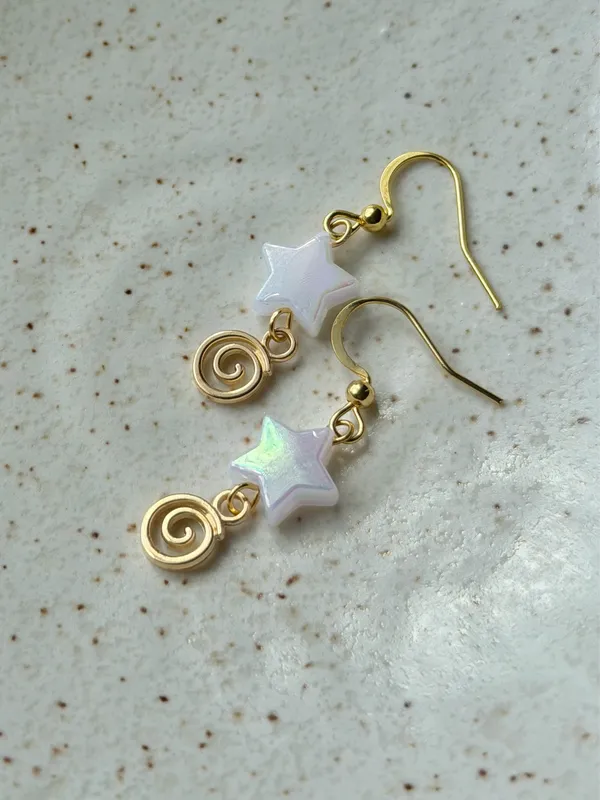 Handmade star & swirl dangle earrings⭐️❤️ - Image 6