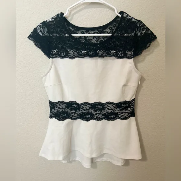 New York & Company Black White Lace Peplum Top Size M Side Zip Office Date Night - Image 6