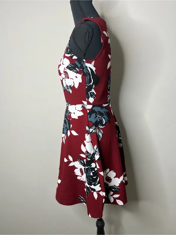 AX Paris Sleeveless Burgundy Floral Fit-and-Flare Dress Size:10 - Image 5