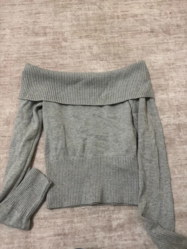Hollister off the shoulder sweater size xs - Image 2