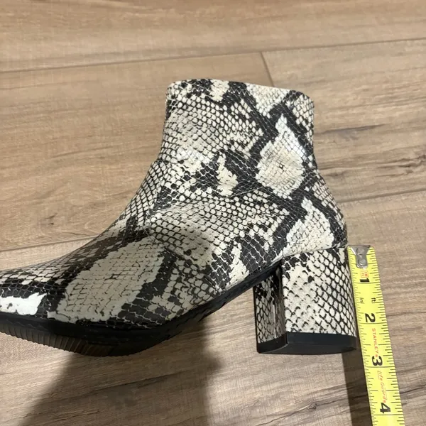 Time and Tru Heeled‎ Snakeskin faux leather zip Ankle Boots black cream size 7.5 - Image 10