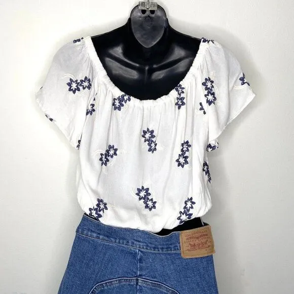 ASTR‎ The Label Women's Embroidered Floral Crop Top White Navy Size Medium - Image 4