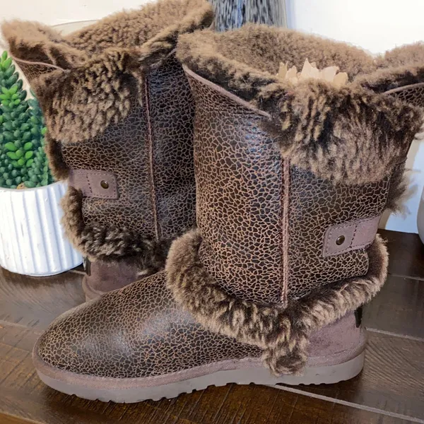 Rare!! UGG Skylah Brown Bomber Leather Faux Fur Boots Size 6 - Image 11