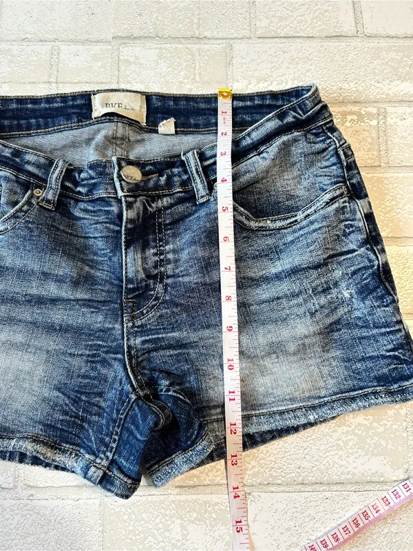 BKE Woman’s Denim Shorts in Faded Blue Size 28 - Image 5