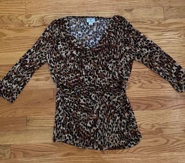 2 for $15 Women’s Worthington top Size MP - Image 2