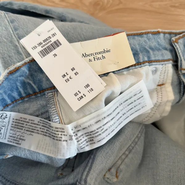 Abercrombie & Fitch 26 NEW Baggy Low Rise Jeans Light Wash Distressed Knee - Image 5