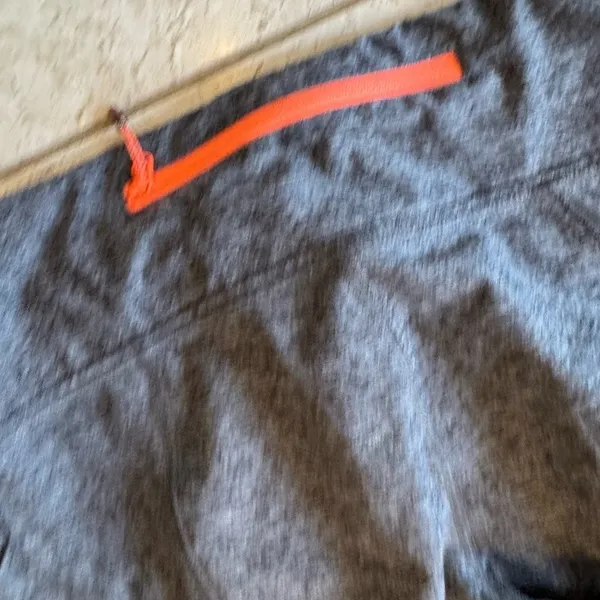 Lululemon Gray Leggings 21" crops no flaws size 10 - Image 5