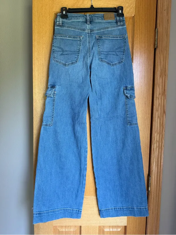 American Eagle Super High Rise Baggy Wide Leg Cargo Jeans Size 000 Medium Wash - Image 2