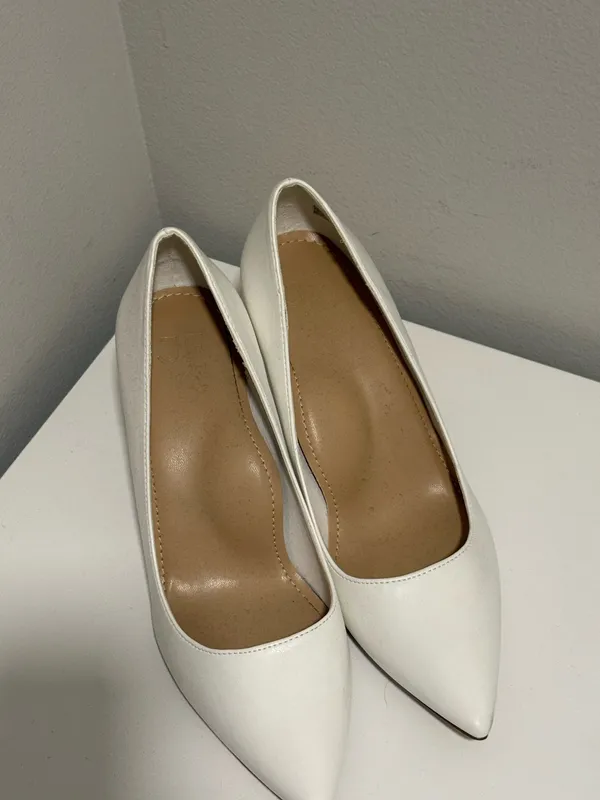 Justfab white pumps - Image 4