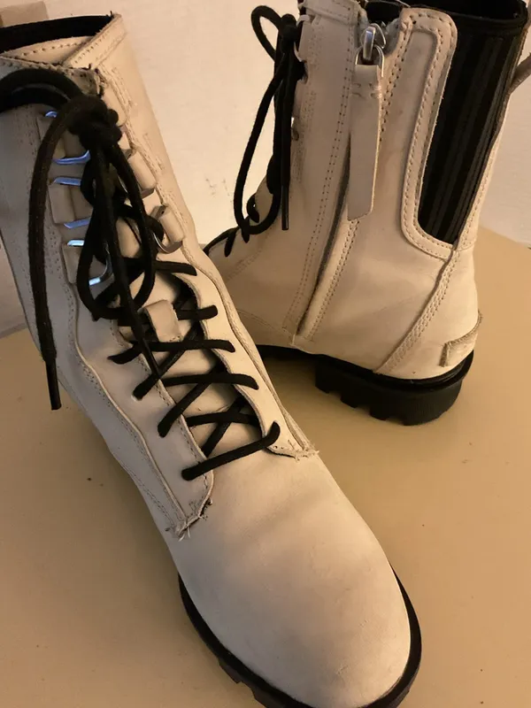 Sorel Women's off White leather Lace-Up Combat Boots with Black Laces 8 - Image 10