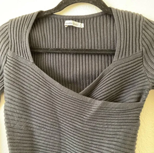 Abercrombie luxloft wrap sweater size medium black - Image 6
