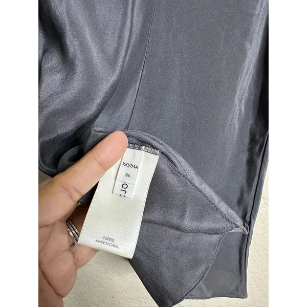 CHICJOC Silk Stretch Camisole Size 36 US4 Charcoal Gray V-Neck Minimalist Tank - Image 6