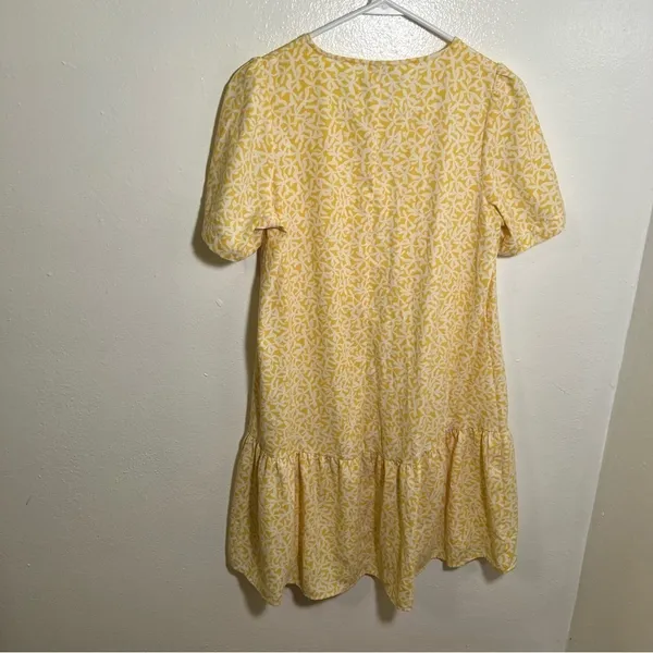 A New Day Women's Sz XS Ruffle Hem Dress Yellow White Floral V-Neck Short Sleeve - Image 6