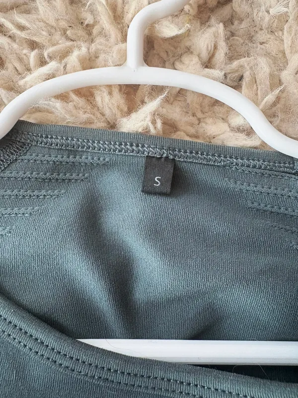 Alphalete Long Sleeve Cropped green shirt - Image 3