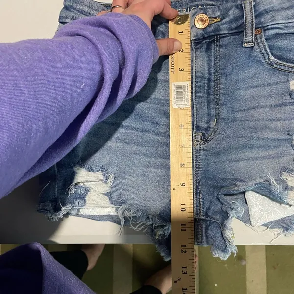 American Eagle Size 4 Curvy High Rise Shortie Light Wash Distressed Jean Shorts - Image 5