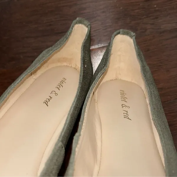 Violet & Red Ballet Flat Green Suede Leather
Shoes(Size 8.5M) - Image 8