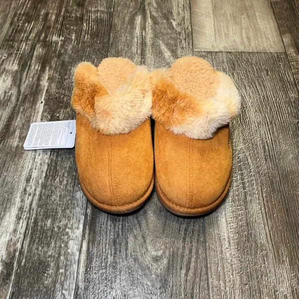 Women's Cozy Brown Fur Slippers Size 7 - Image 3