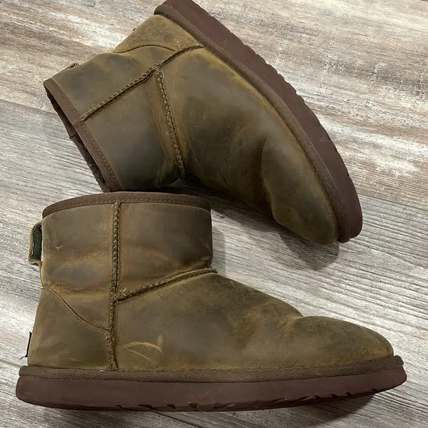 UGG Classic Mini Leather Bomber Boot - Image 3