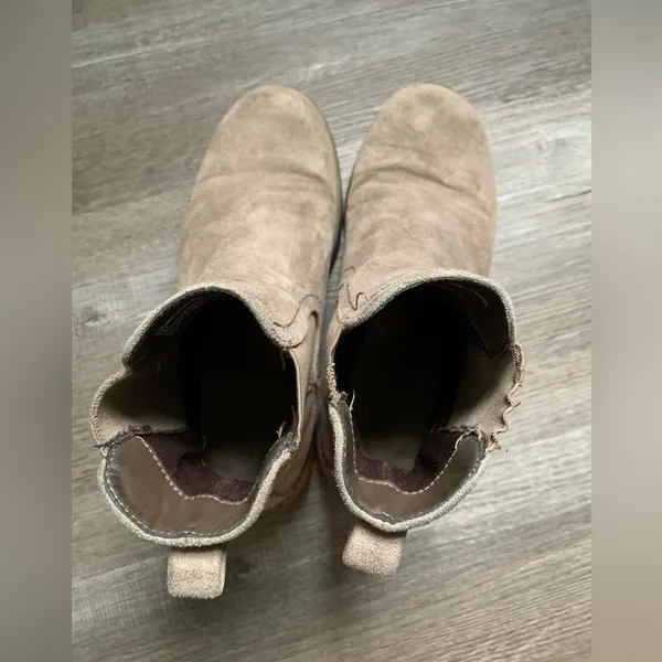 Cliffs Booties Chelsea Boots Tan Nude Beige Comfy Boots Size 7 M - Image 10