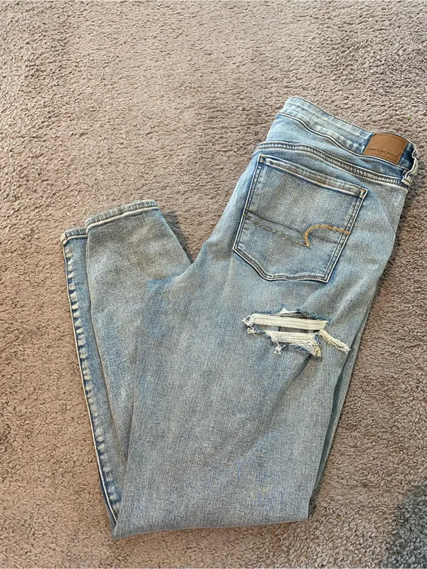 American Eagle Outfitters Light Wash Distressed Skinny Jeans - Image 8