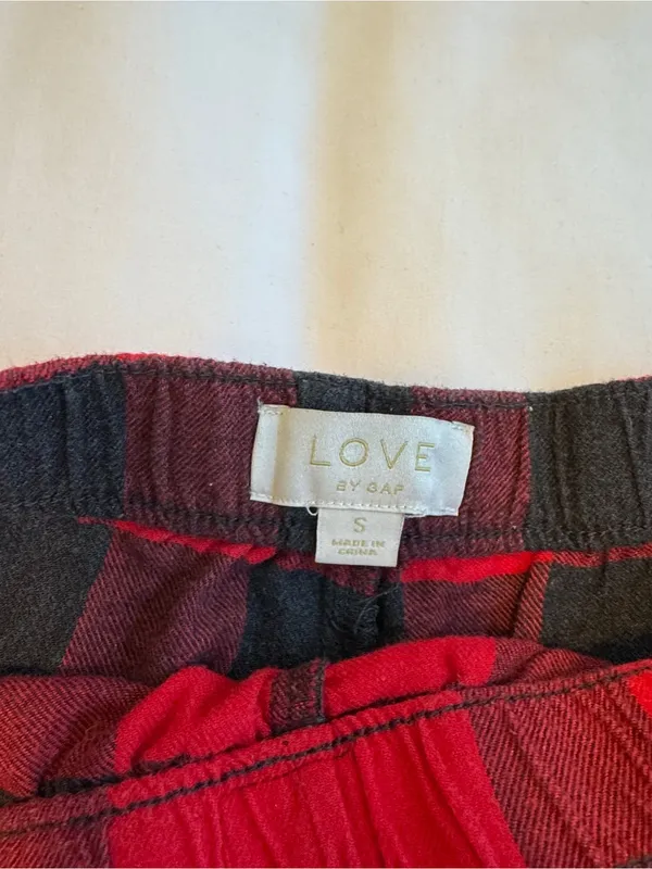 GAP Red and Black Buffalo Plaid Lounge Shorts - Image 5