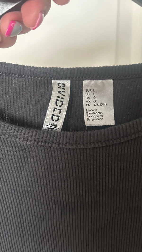 H&M Black Ribbed Crewneck Crop Top - Image 3