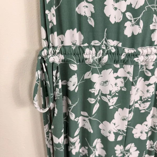 Baltic Born Margaux Wide‎ Leg Cinched Waist Dusty Green Floral Jumpsuit Small - Image 5