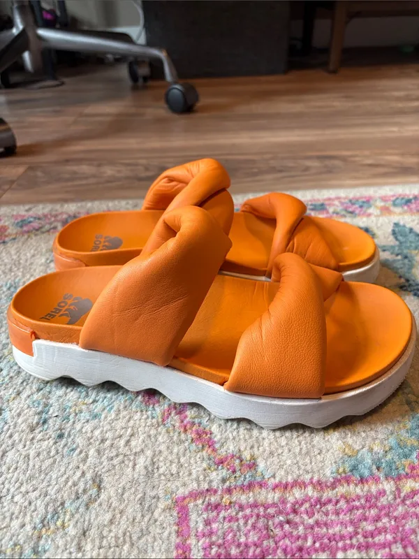 Sorel puffy sandals - Image 2