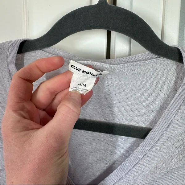 Club Monaco blue sweater size medium 100% extra fine merino‎ wool quiet luxury - Image 4