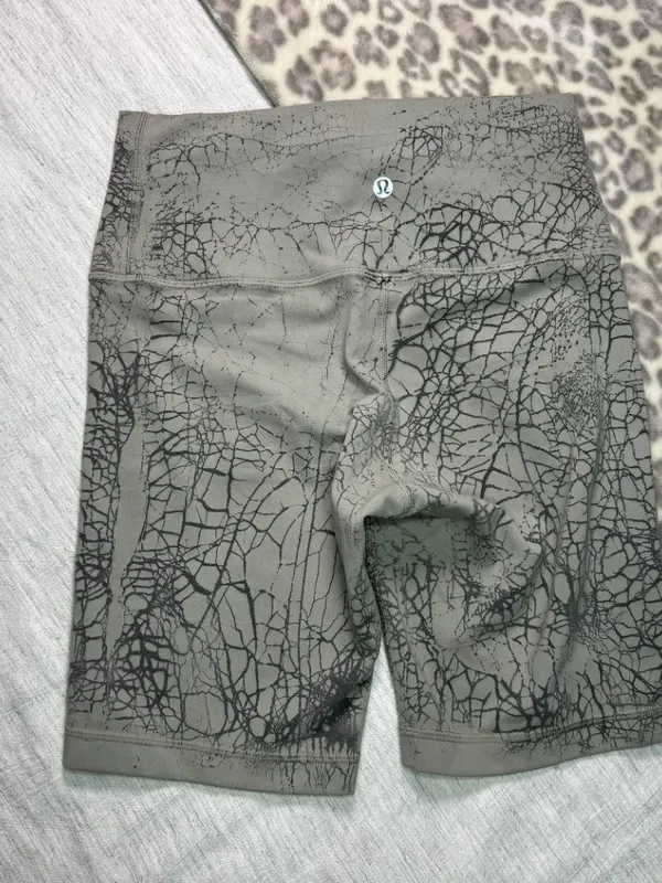 Lululemon Wunder Train High-Rise Short 8" - Image 2