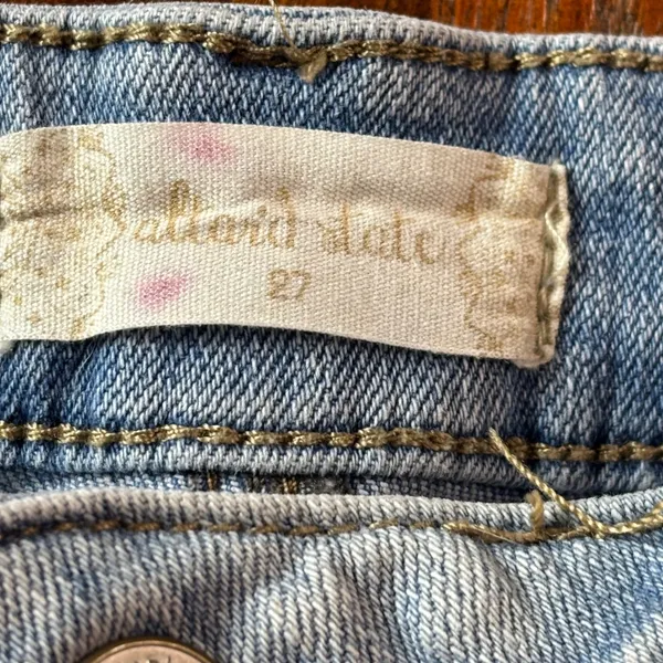 Altar'd State Two Tone Paneled Denim Shorts Blue Distressed Raw Hem Size 27‎ - Image 4