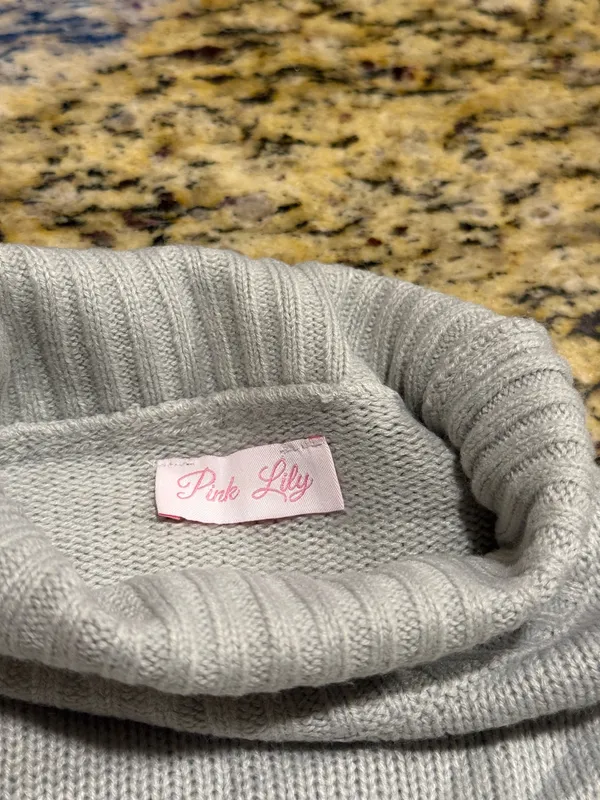 Pink Lily Women's sweater - Image 4