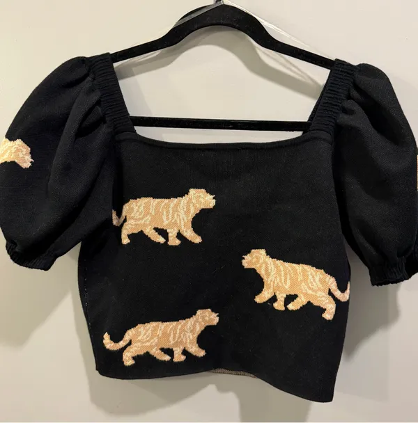 Entro Jaguar Print Puff Sleeve Knit Top Black - Image 4