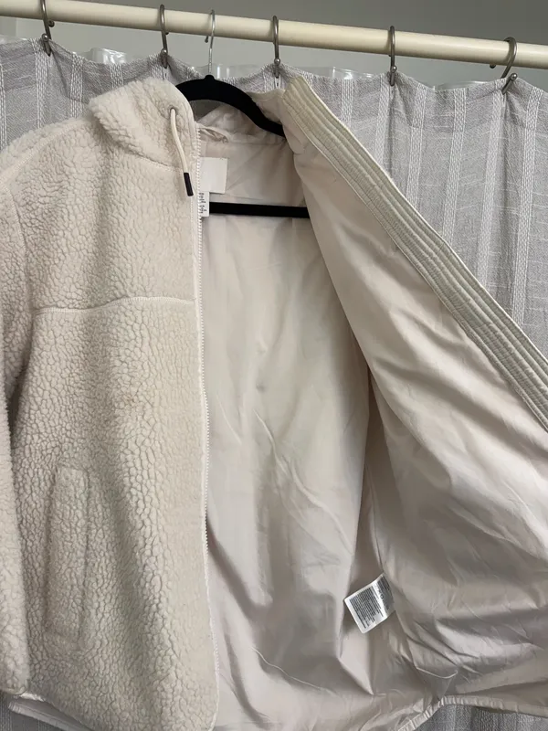 H&M women’s fleece zip-up puffer jacket - Image 2