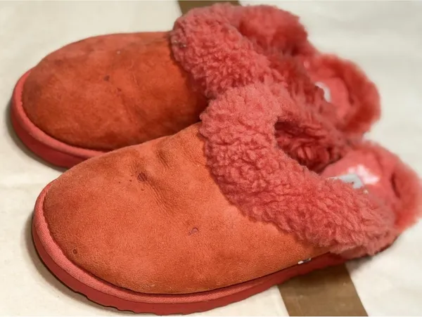 Size US 7 UGG Classic Slipper II Women’ Suede. - Image 4