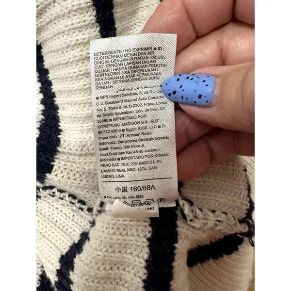 Old Navy Sweater Size PS - Image 7