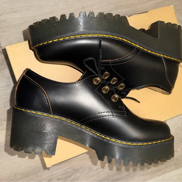 Dr. Martens LEONA LOW Platform Shoes Black Leather Chunky Heel Women's Size 9 - Image 6