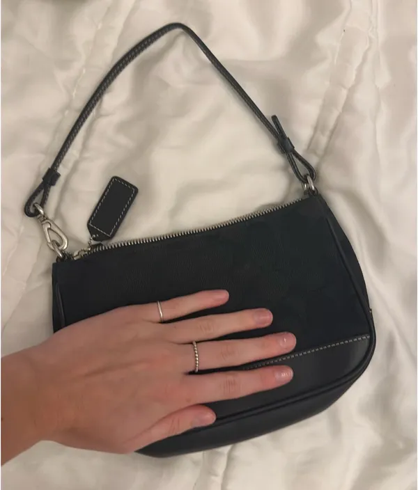 Coach Vintage Black Shoulder Bag - Image 2