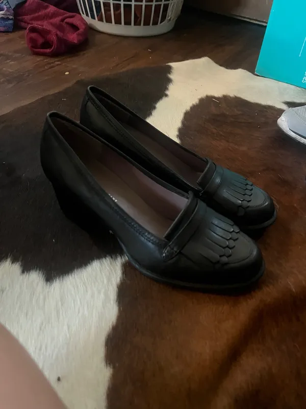 Ladies loafers with heel - Image 3