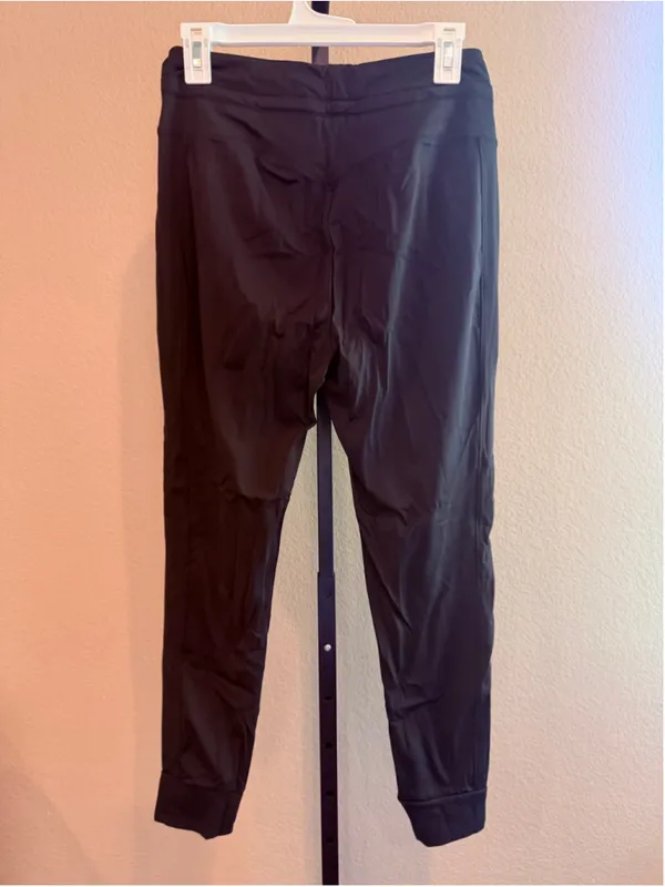 Size M (Petite) Halara High Waisted Drawstring Side Pocket Plain Joggers - Image 4